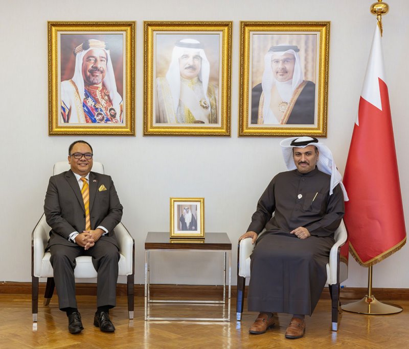 وزير الإعلام يستقبل سفير ماليزيا الصديقة لدى مملكة البحرين