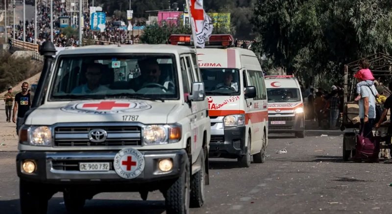 الصليب الأحمر يبدأ نقل المحتجزات الثلاث للجيش الإسرائيلي بمعبر نتساريم