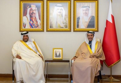 وزير الإعلام يستقبل سفير دولة قطر الشقيقة لدى مملكة البحرين