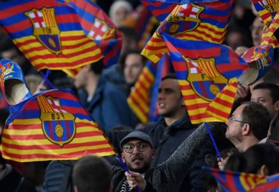 جماهير برشلونة تتوعد مدربا.. وتهدده بالقتل