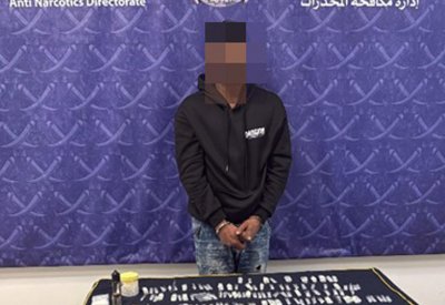 القبض على عدد من الأشخاص بحوزتهم أكثر من 5 كيلوجرام مواد مخدرة ومؤثرات عقلية