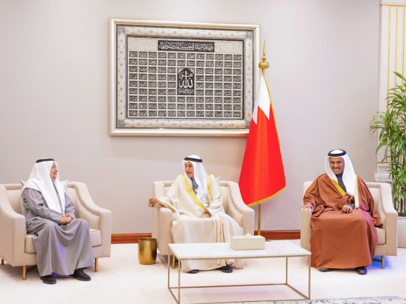 الشيخ خالد بن عبد الله يؤكد الاعتزاز بدور رواد الفن البحريني في حفظ الهوية وإثراء المشهد الثقافي