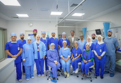المستشفيات الحكومية تستضيف جراحًا فرنسيًا وتجري 12 عملية جراحية تكللت بالنجاح