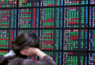 خطط ترمب للاستثمار في الذكاء الاصطناعي تنعش الأسهم الآسيوية