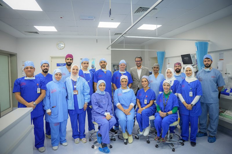 المستشفيات الحكومية تستضيف جراحًا فرنسيًا وتجري 12 عملية جراحية تكللت بالنجاح