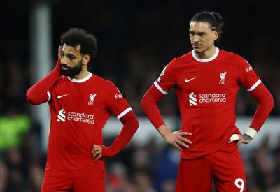 اتهام نونيز بـ"خنق" محمد صلاح