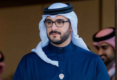 بالصور.. سمو الشيخ عيسى بن سلمان بن حمد يشهد السباق 14 للخيل