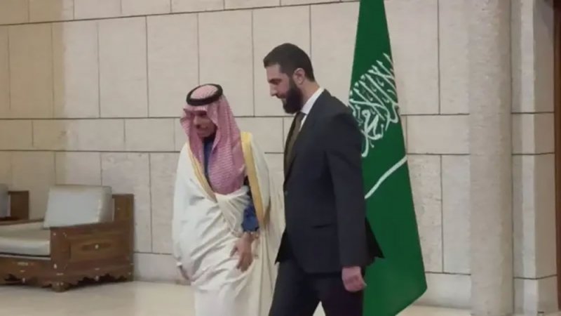 أحمد الشرع يستقبل وزير الخارجية السعودي الأمير فيصل بن فرحان في دمشق