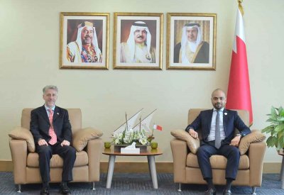 وزير التنمية الاجتماعية يلتقي سفير المملكة المتحدة لدى مملكة البحرين