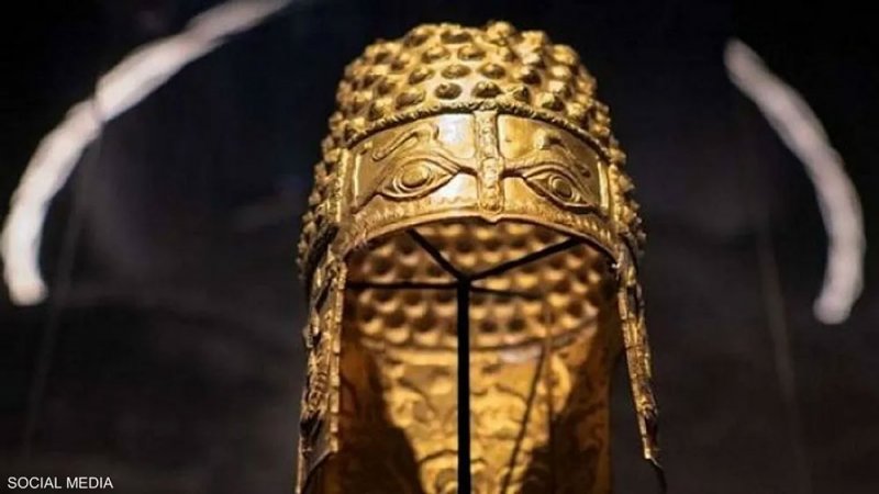 بطريقة سينمائية.. سرقة 3 أساور ملكية وخوذة ذهبية أثرية