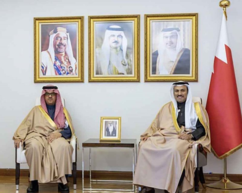 وزير الإعلام يستقبل القائم بأعمال سفارة المملكة العربية السعودية الشقيقة لدى مملكة البحرين