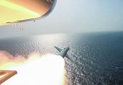 بالفيديو: إيران تعلن إطلاق صواريخ موجهة بالذكاء الاصطناعي