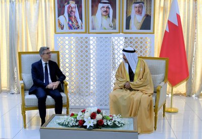 محافظ المحرق يستقبل السفير الفرنسي لدى البحرين