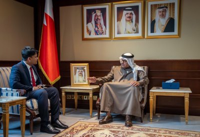 وزير الخارجية يستقبل القائم بأعمال سفارة جمهورية بنغلاديش الشعبية لدى البحرين