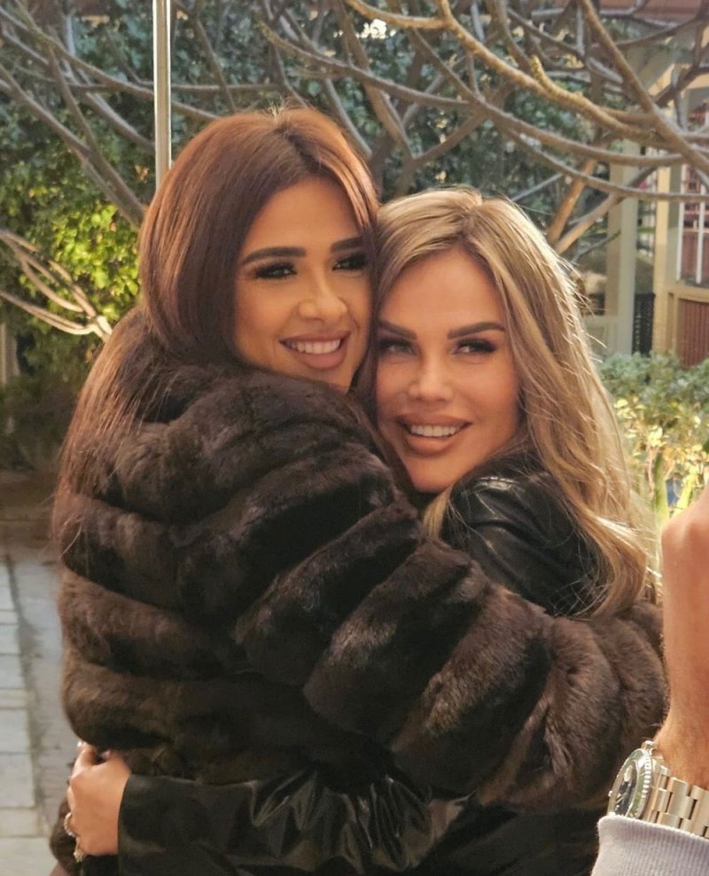 نيكول سابا تنشر صورة تجمعها بياسمين عبد العزيز