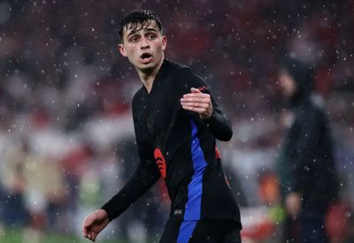 بيدري يمدد عقده مع برشلونة