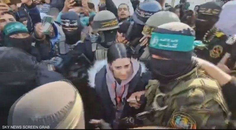 تسليم أربيل يهود للصليب الأحمر في خان يونس