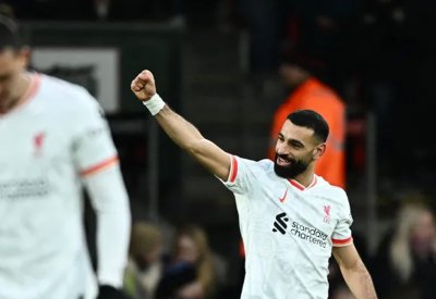 ثنائية صلاح "التاريخي" تقود ليفربول لتجاوز "عنيد الدوري"