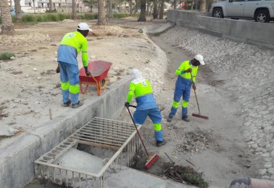 "البلديات": مواصلة تنظيف قنوات تصريف مياه الأمطار وشفط المياه الراكدة للحد من انتشار البعوض