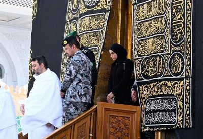 بالفيديو: أول ظهور علني لزوجة أحمد الشرع