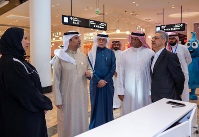 وزير النفط والبيئة يفتتح معرض "لكل قطرة قصة"