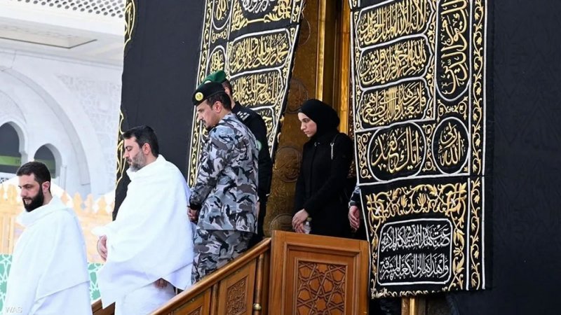بالفيديو: أول ظهور علني لزوجة أحمد الشرع