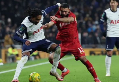 لاعب توتنهام يتوعد صلاح: سأوقفه عن فعل ما يقوم به