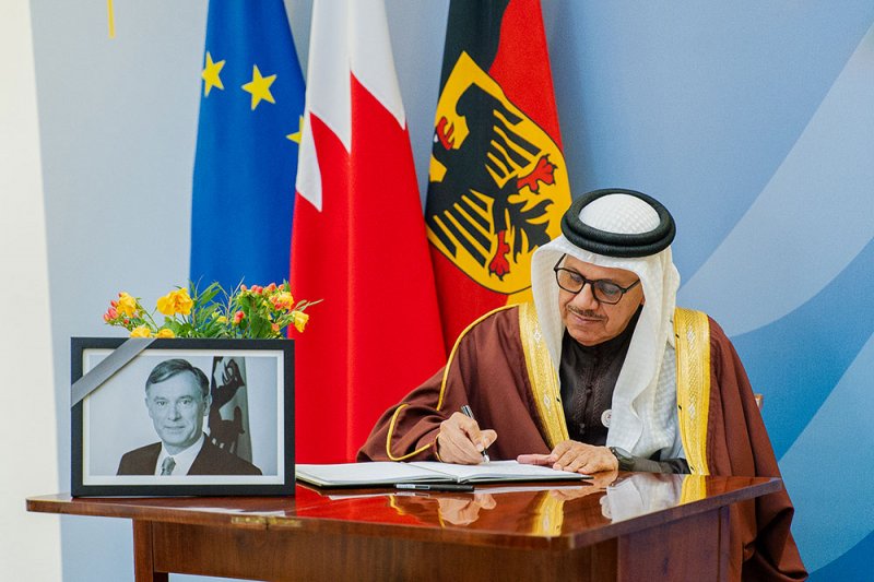 وزير الخارجية يقدم تعازي مملكة البحرين في وفاة رئيس جمهورية ألمانيا الاتحادية الأسبق