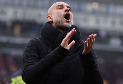 غوارديولا يسخر من الحكام بعد إصابة لاعبه الجديد