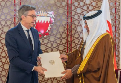 نائب جلالة الملك ولي العهد يتسلم دعوتين موجهتين إلى جلالة الملك المعظم من فخامة رئيس الجمهورية الفرنسية