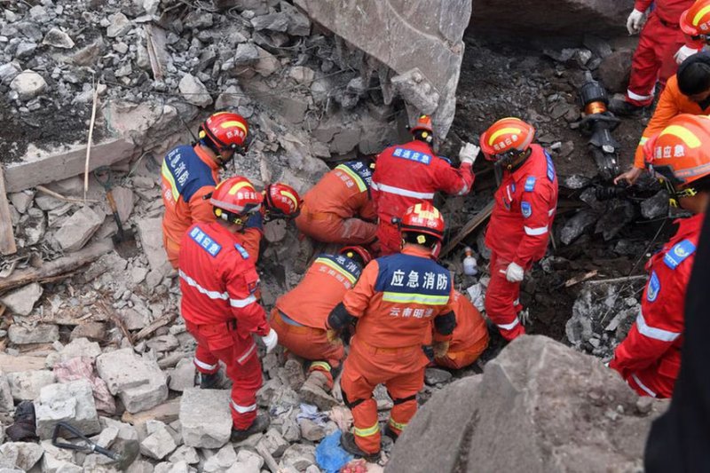 فقدان 30 شخصا إثر انهيار أرضي في جنوب غربي الصين