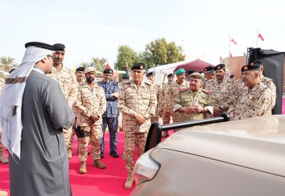 رئيس هيئة الأركان يفتتح معرضًا عسكريًا بقوة دفاع البحرين