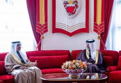 سمو الشيخ عبدالله بن حمد آل خليفة يستقبل الفريق أول معالي الشيخ راشد بن عبدالله آل خليفة