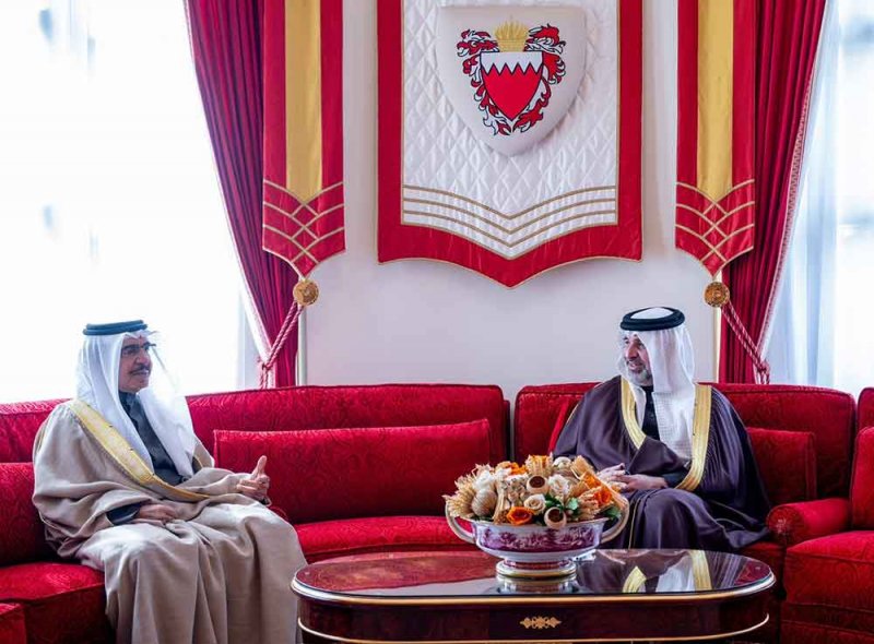 سمو الشيخ عبدالله بن حمد آل خليفة يستقبل الفريق أول معالي الشيخ راشد بن عبدالله آل خليفة