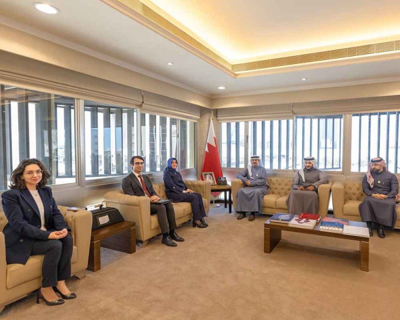 وزير العدل والشؤون الإسلامية والأوقاف يبحث مع السفيرة التركية تعزيز التعاون في المجال العدلي