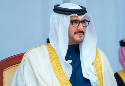 سمو الشيخ عيسى بن سلمان بن حمد يتفضل بافتتاح قاعة الفاتح الرياضية بمنشأة الإسناد البحري البريطاني