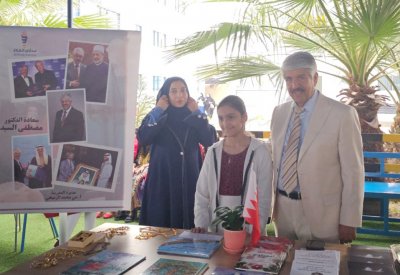 السيد يستعرض كتابه "وطني الجميل" لطلبة الفلاح