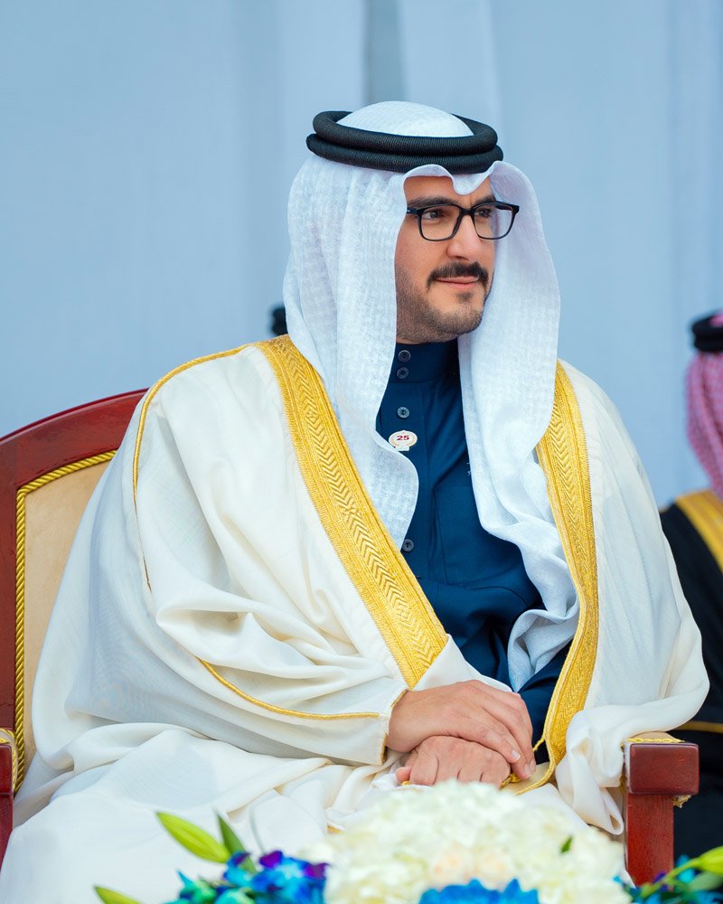 سمو الشيخ عيسى بن سلمان بن حمد يتفضل بافتتاح قاعة الفاتح الرياضية بمنشأة الإسناد البحري البريطاني