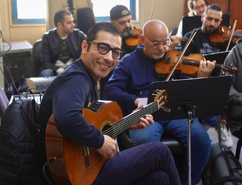 وحيد ممدوح يحتفل بعيد الحب في القاهرة