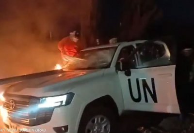 بيروت.. إحراق سيارة تابعة لليونيفيل وشغب على طريق المطار