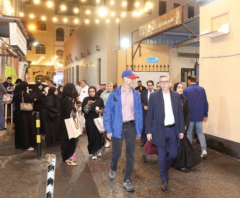 دبلوماسيون يشيدون بمبادرة “البلاد” للاحتفال بـ “الناصفة”