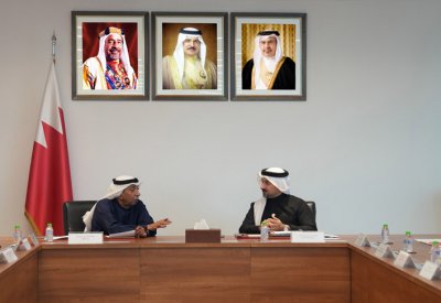 مناقشة تحسين مناخ الاستثمار وتعزيز تنافسية المنتجات البحرينية بين "الصناعة" و"الغرفة"