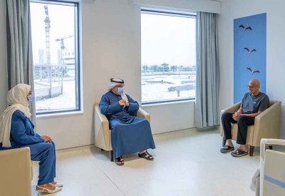 سمو ولي العهد رئيس مجلس الوزراء يزور مريض بفقر الدم المنجلي استكمل مراحل علاجه عبر تقنية زراعة النخاع باستخدام التعديل الجيني "كريسبر"