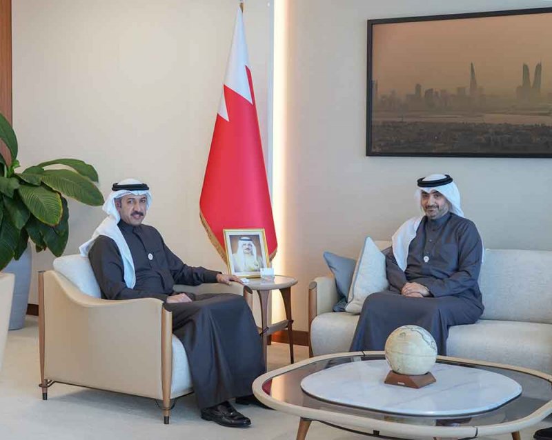 وزير المواصلات والاتصالات يجتمع مع الرئيس التنفيذي لشركة ممتلكات البحرين القابضة رئيس مجلس إدارة "بيون"