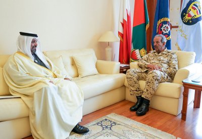 القائد العام لقوة دفاع البحرين يستقبل وزير المالية والاقتصاد الوطني