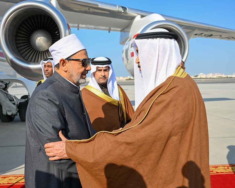 فضيلة الإمام الأكبر شيخ الأزهر الشريف يصل إلى البلاد للمشاركة في مؤتمر الحوار الإسلامي الإسلامي