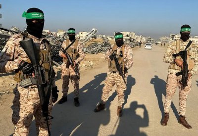 رداً على نتنياهو.. حماس "لن نخرج من غزة ولن نلقي السلاح"