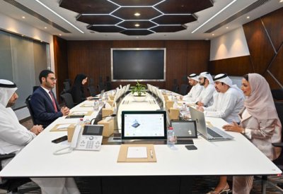 الوكيل المساعد للطرق يزور المركز الوطني للبنية التحتية في دولة الإمارات