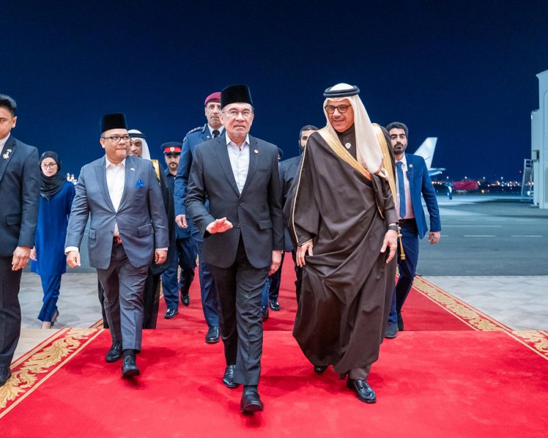 رئيس وزراء ماليزيا يزور البلاد