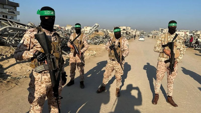 رداً على نتنياهو.. حماس "لن نخرج من غزة ولن نلقي السلاح"